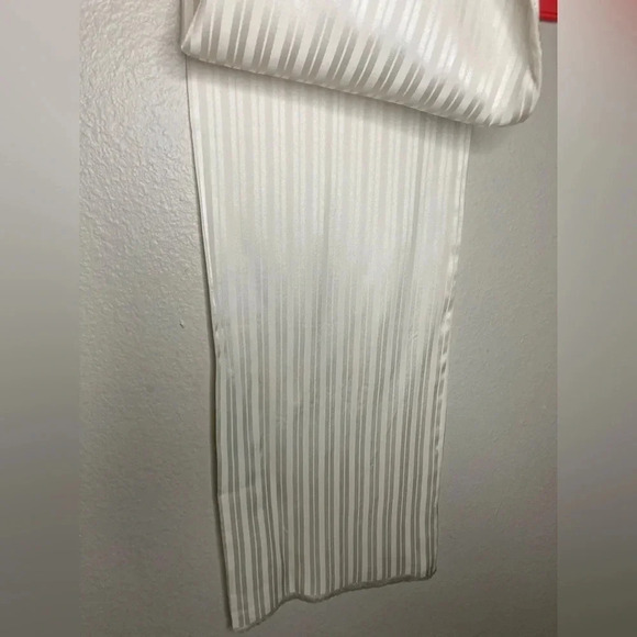 Brooks Brothers Ivory Colored 100% Silk Scarf - Picture 9 of 10